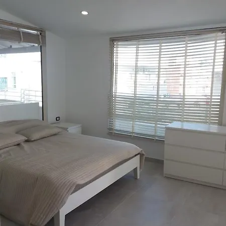 Sea Front Penthouse * Saranda