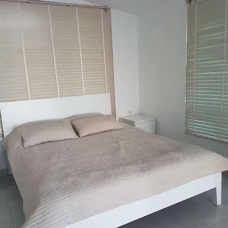 Sea Front Penthouse * Saranda